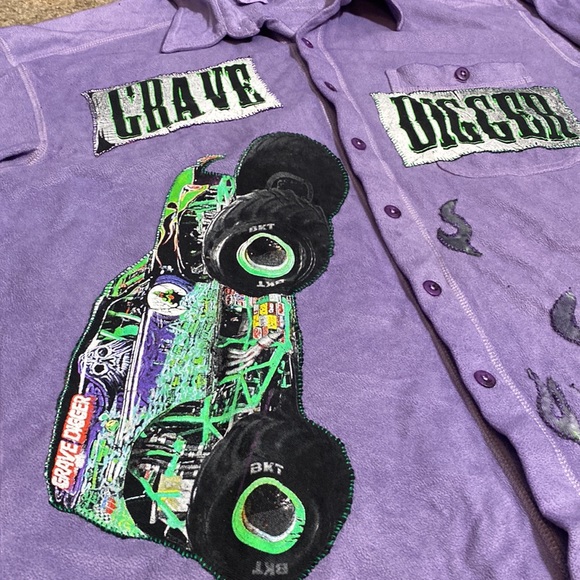 Custom 1/1 Columbia Fleece Button Up - Picture 3 of 9